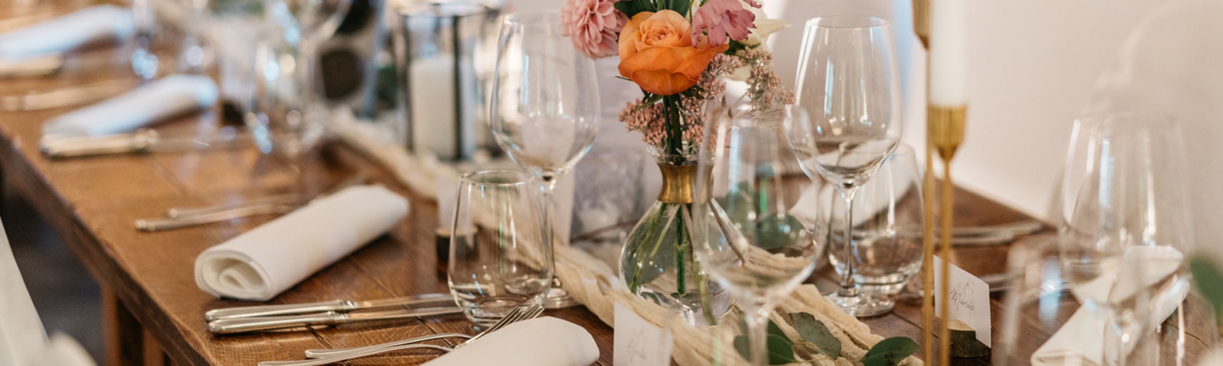 Die festlich gedeckte Tafel